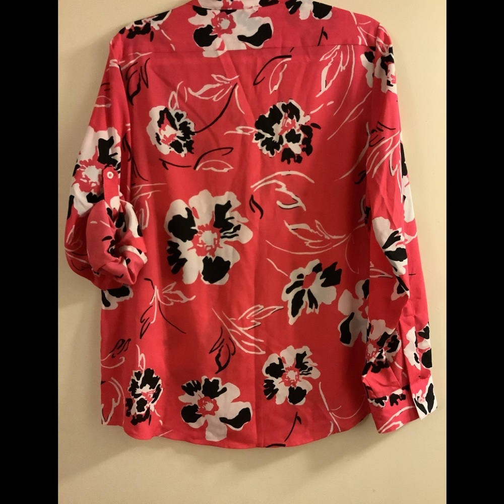 Blouse NWOT with flaps - Picture 3 of 8